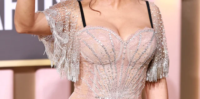 Salma Hayek Mencuri Perhatian di Festival Film